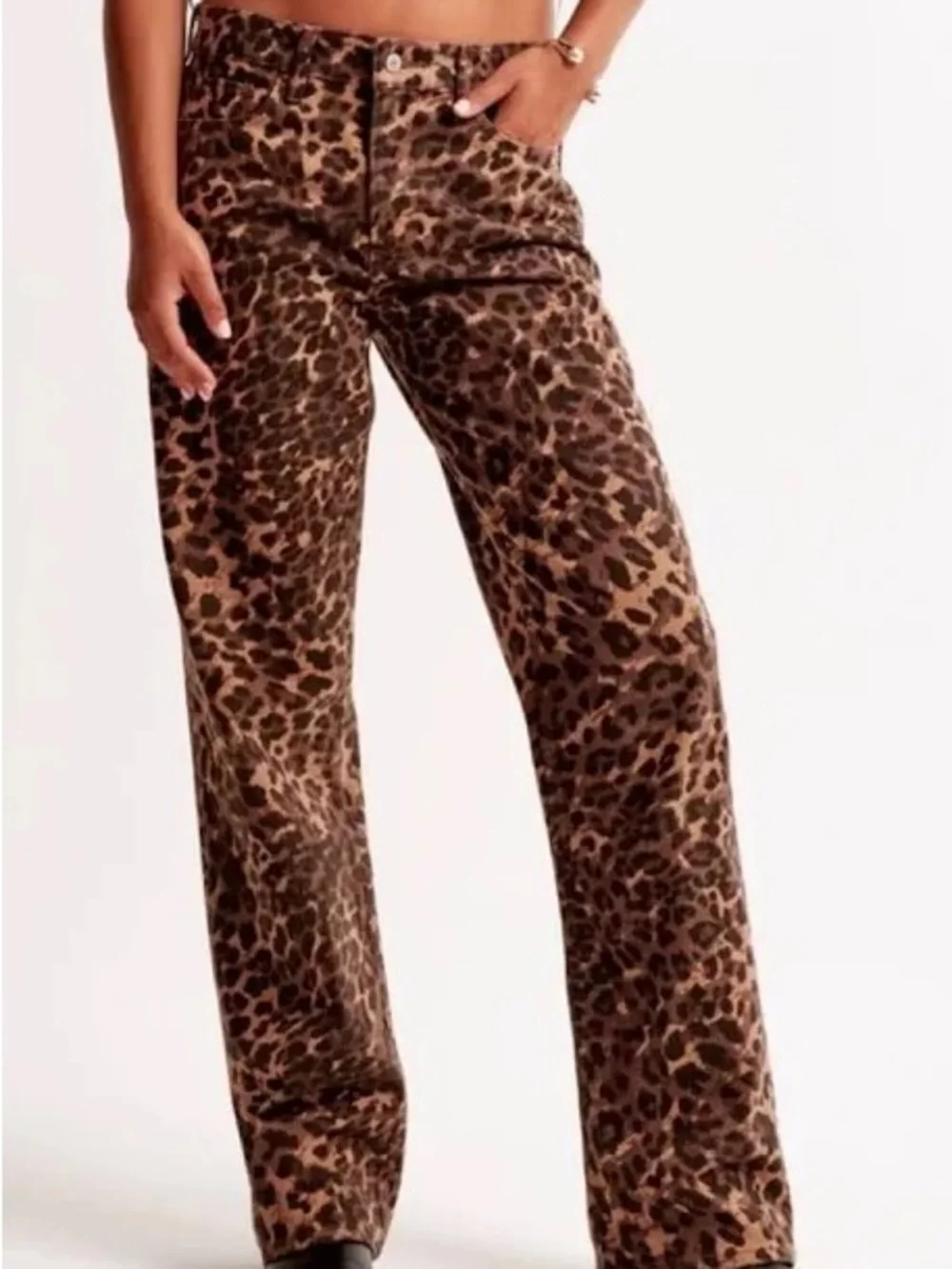 Abercrombie & Fitch Leopard Print Low Rise Baggy Jeans - Picture 3 of 9